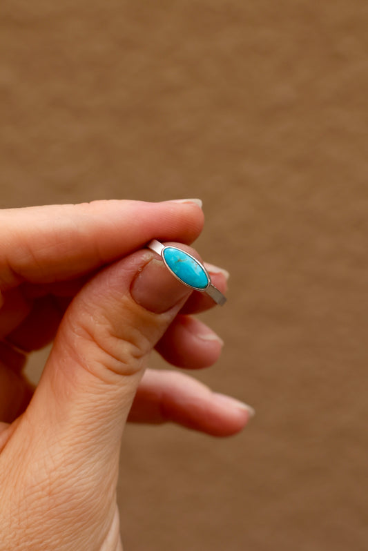 Horizontally Set Oval Kingman Turquoise Ring - Size 7